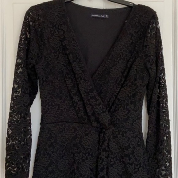 Abercrombie & Fitch Lace Mini Dress Sz XS BLACK Twist-Front V-neck Goth Coquette - Picture 7 of 8